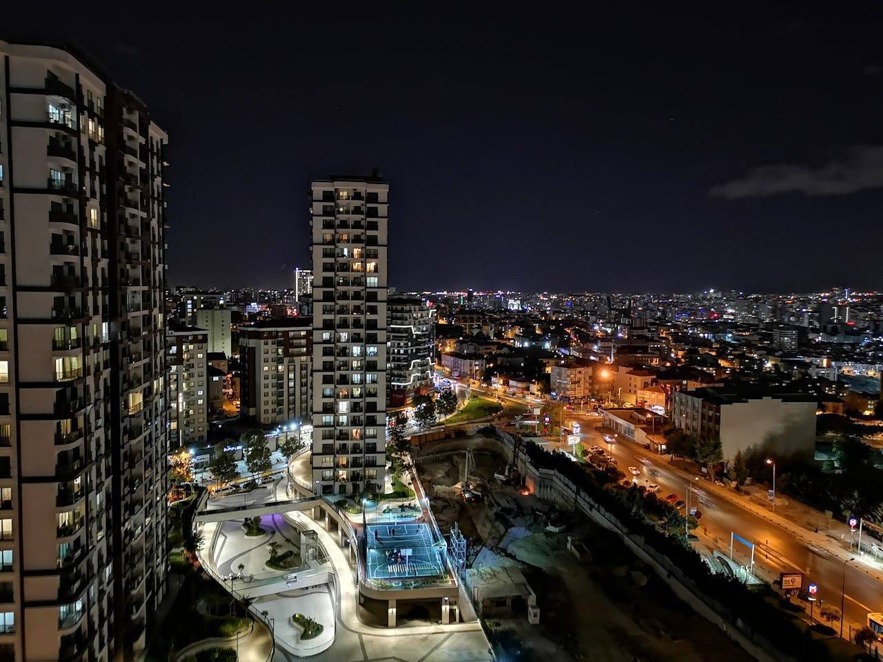ANAROCK Survey: Majority of Buyers Concerned by Price Hikes, Mumbai Market Defies Trend