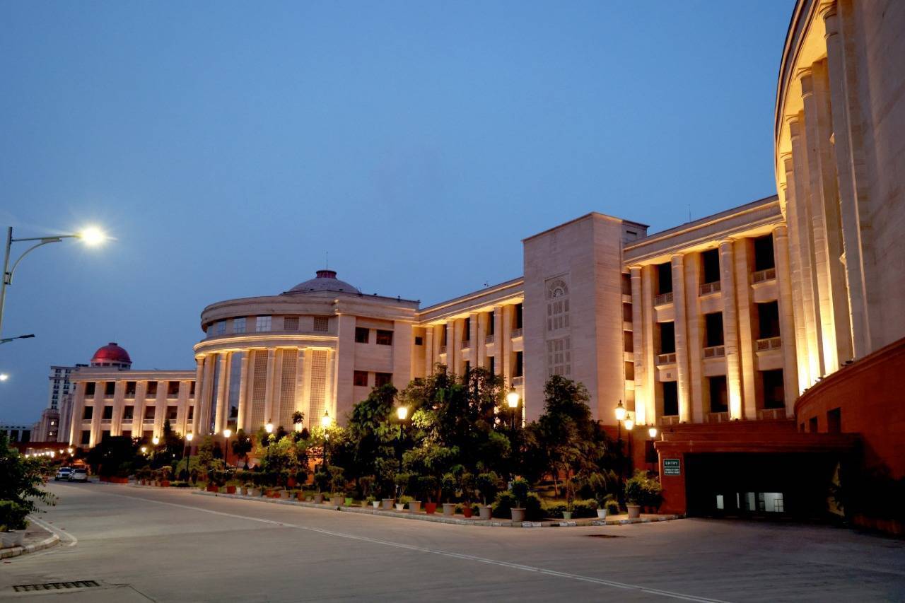 Allahabad High Court Bars Yeida from Cancelling Greenbay Township Land Over ₹118 Crore Dues, Relief for 691 Homebuyers