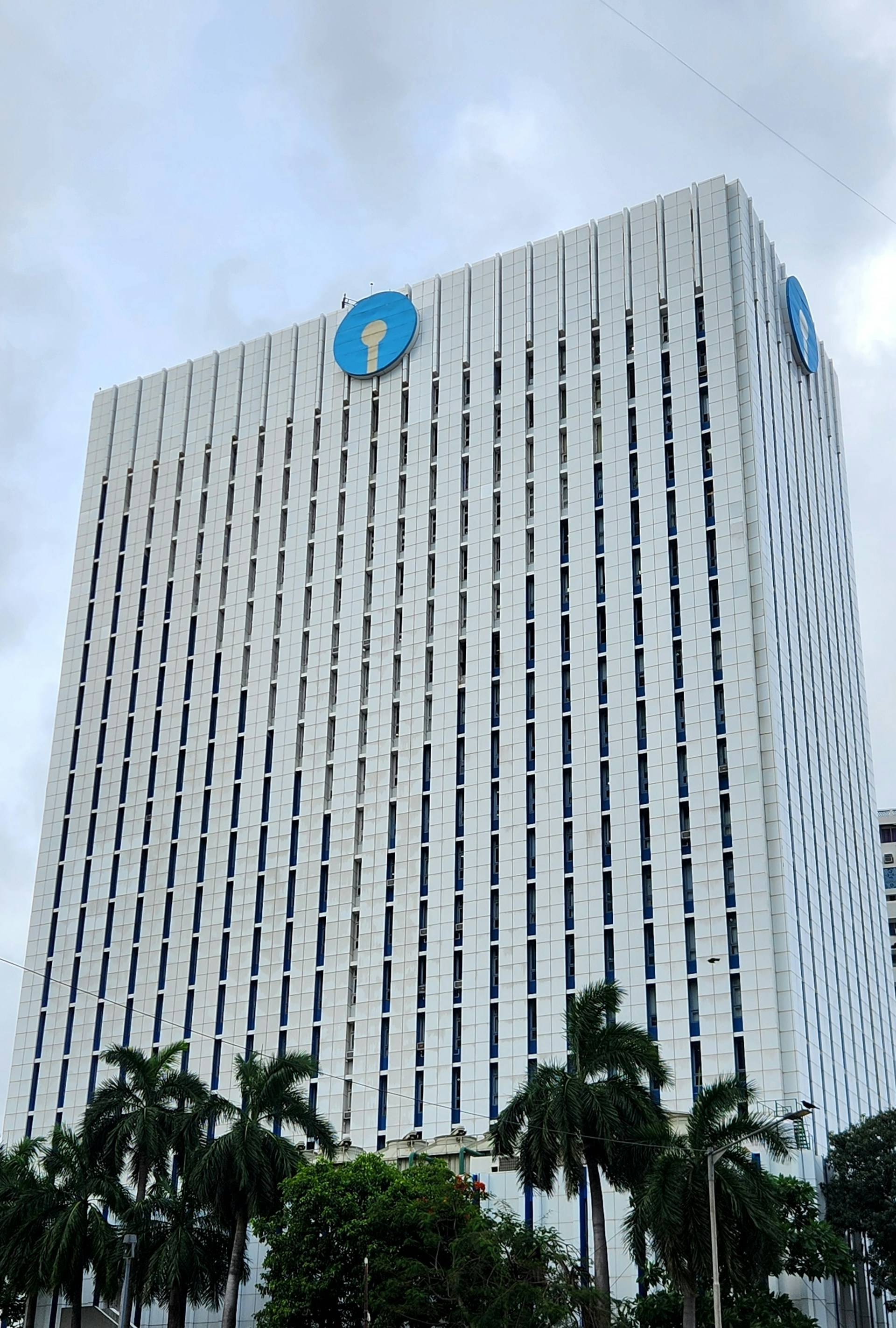 SBI Plans to Buy 200 Flats for Staff Housing Across Mumbai for ₹294 Crore