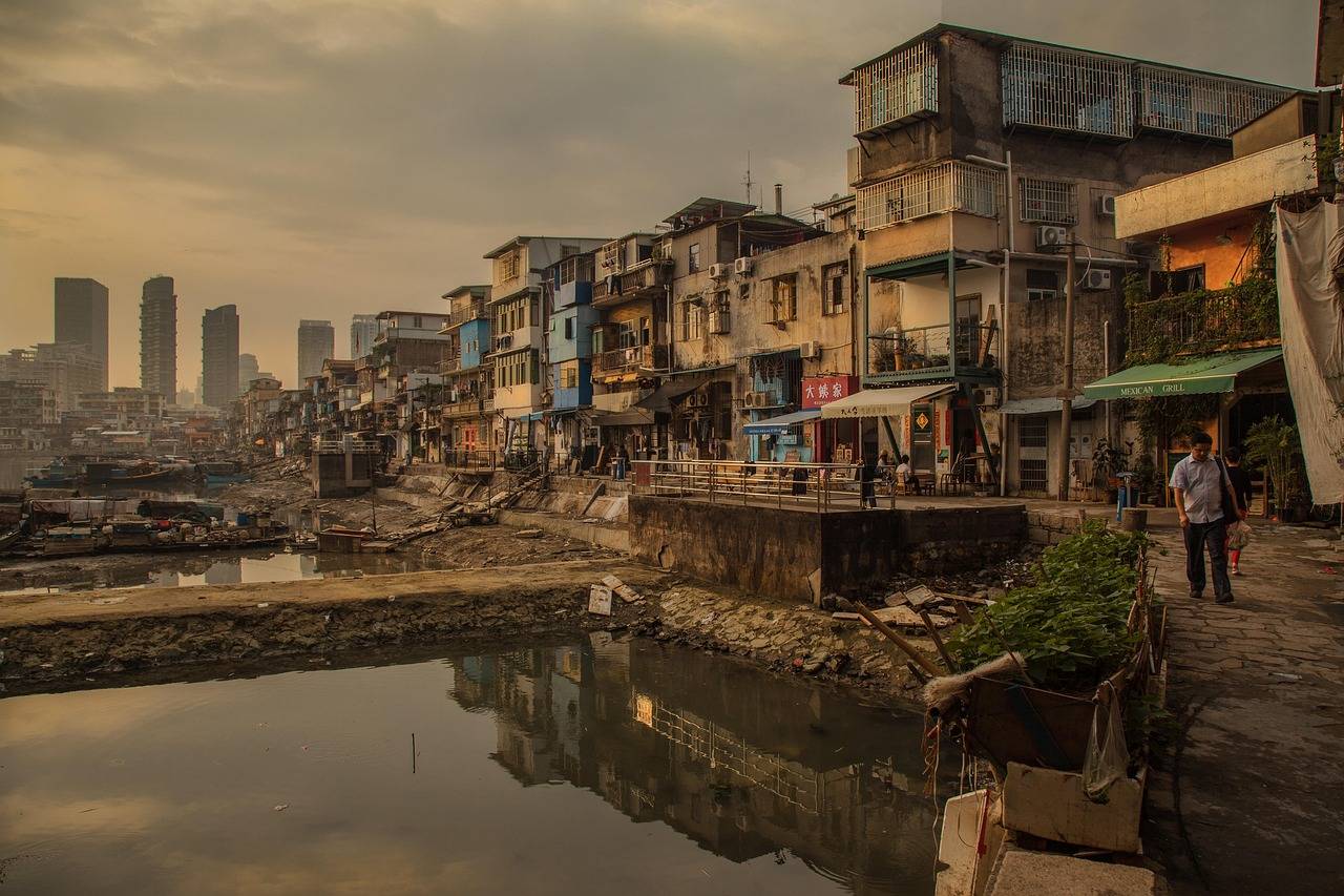 Delhi CM Seeks PPP Models from Real Estate Developers to Transform Slums into Permanent Homes