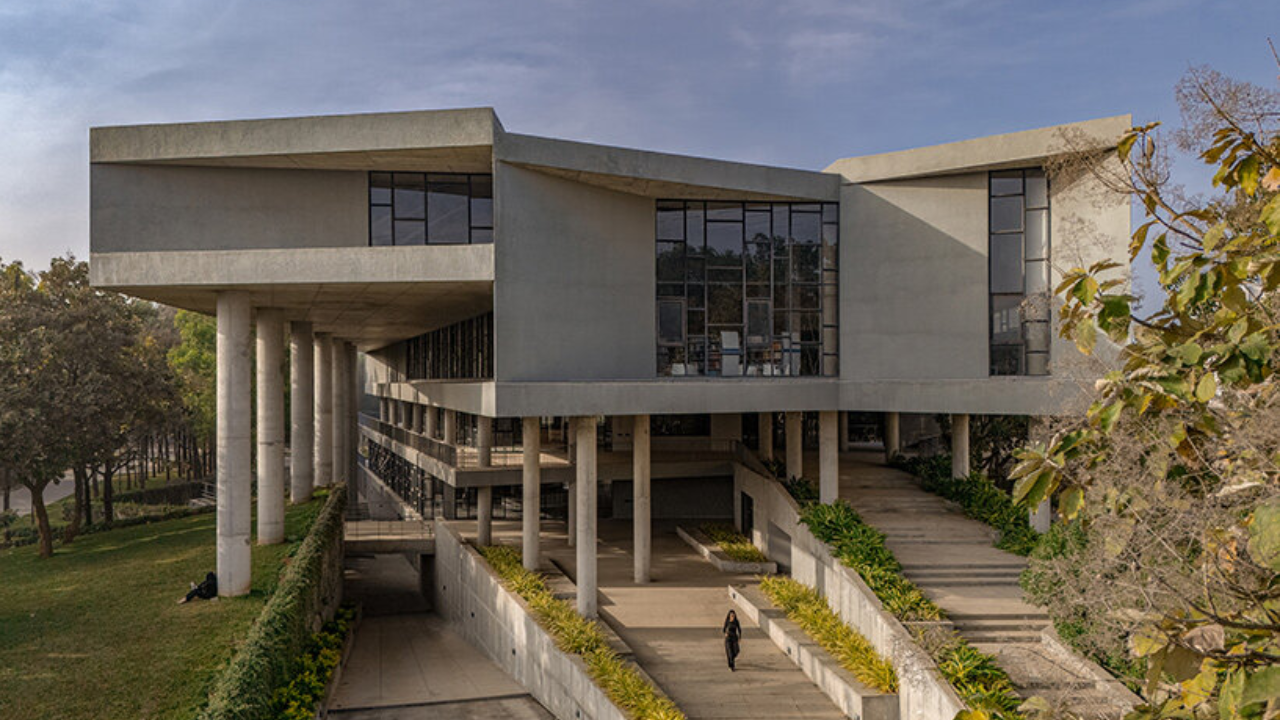 Bengaluru’s SMVIT Gets Striking Concrete Library Designed by Cadence Architects